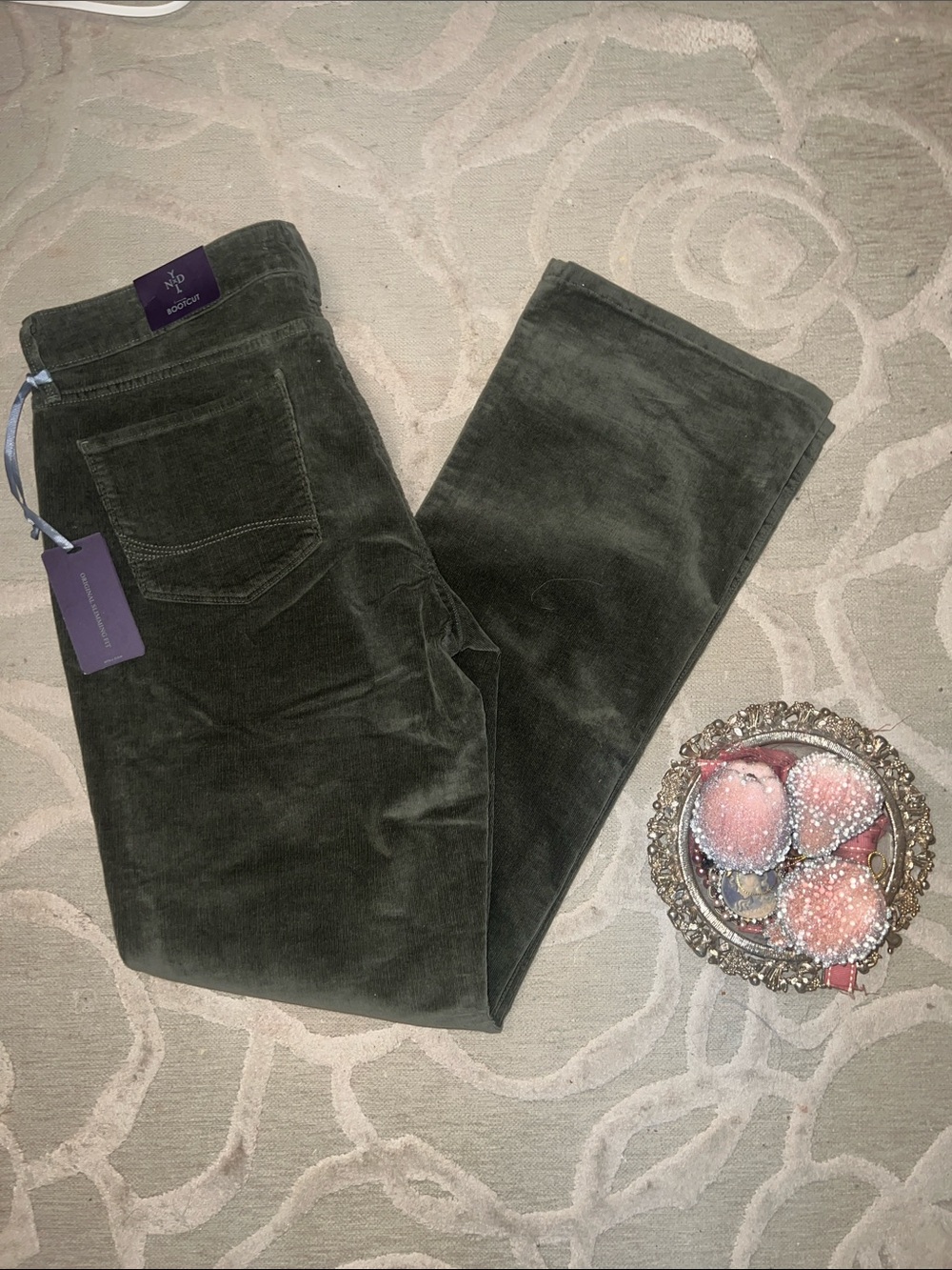 NWT🌷NYDJ NOT YOUR DAUGHTERS JEANS🌷Dark olive corduroy slimming jean